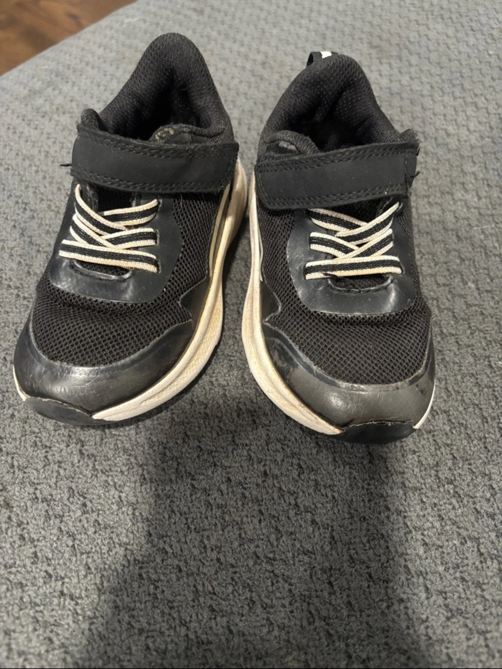 🟢10/$10 - Kids Black Velcro Athletic Sneakers